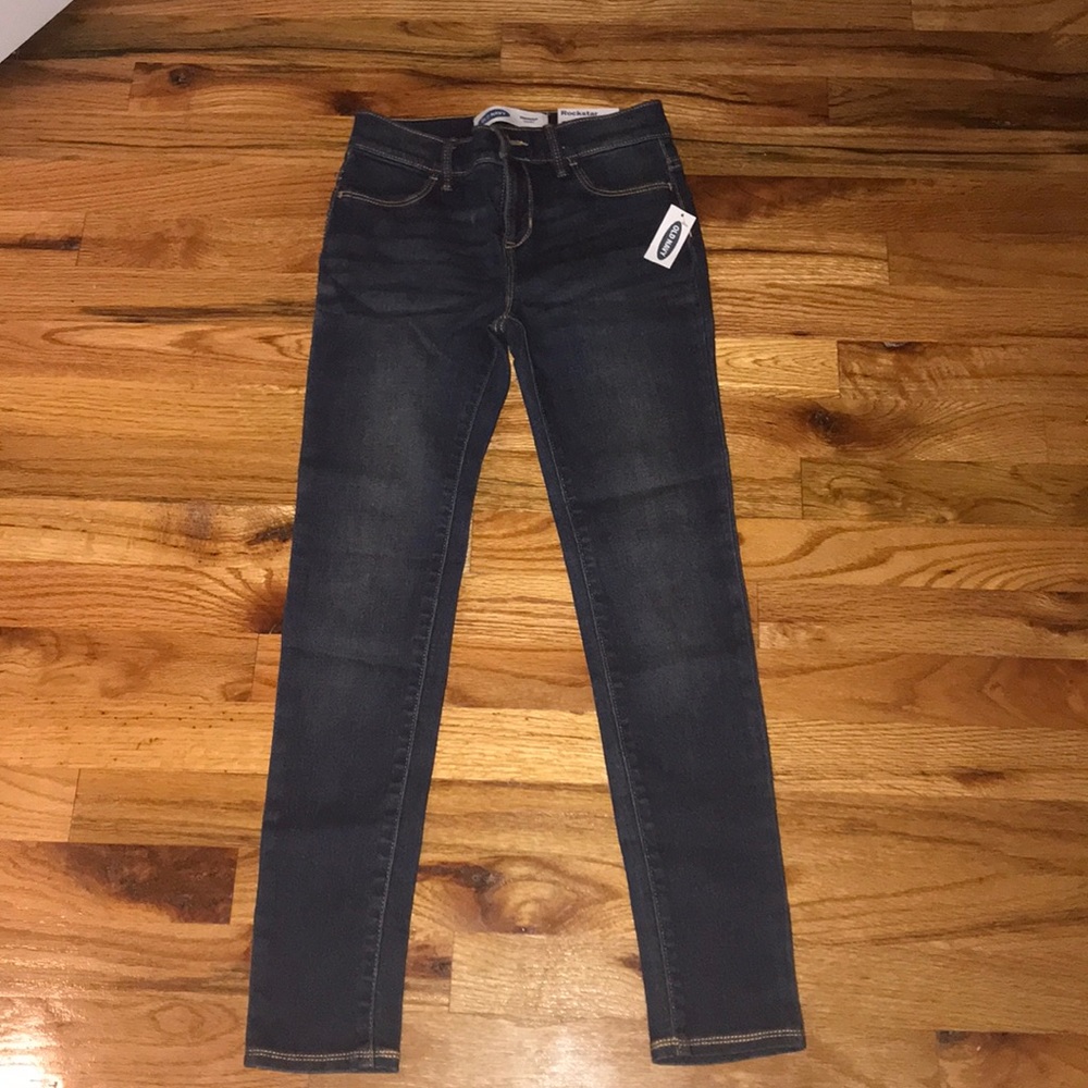 Dark denim Rockstar skinny jeans girls!